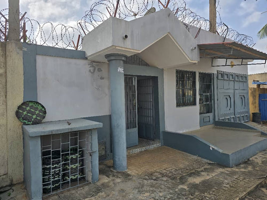 VILLA DE 7 PIÈCES À VENDRE À LOMÉ, QUARTIER LÉO 2000 – À 150M DU GOUDRON