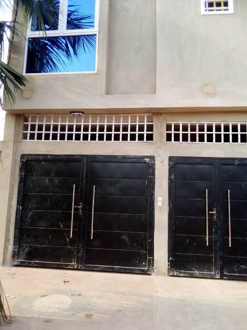 UNE VILLA R+1 DE 4 PIÈCES À VENDRE À DJAGBLÉ AGODOMÉ – ANGLE DE RUE
