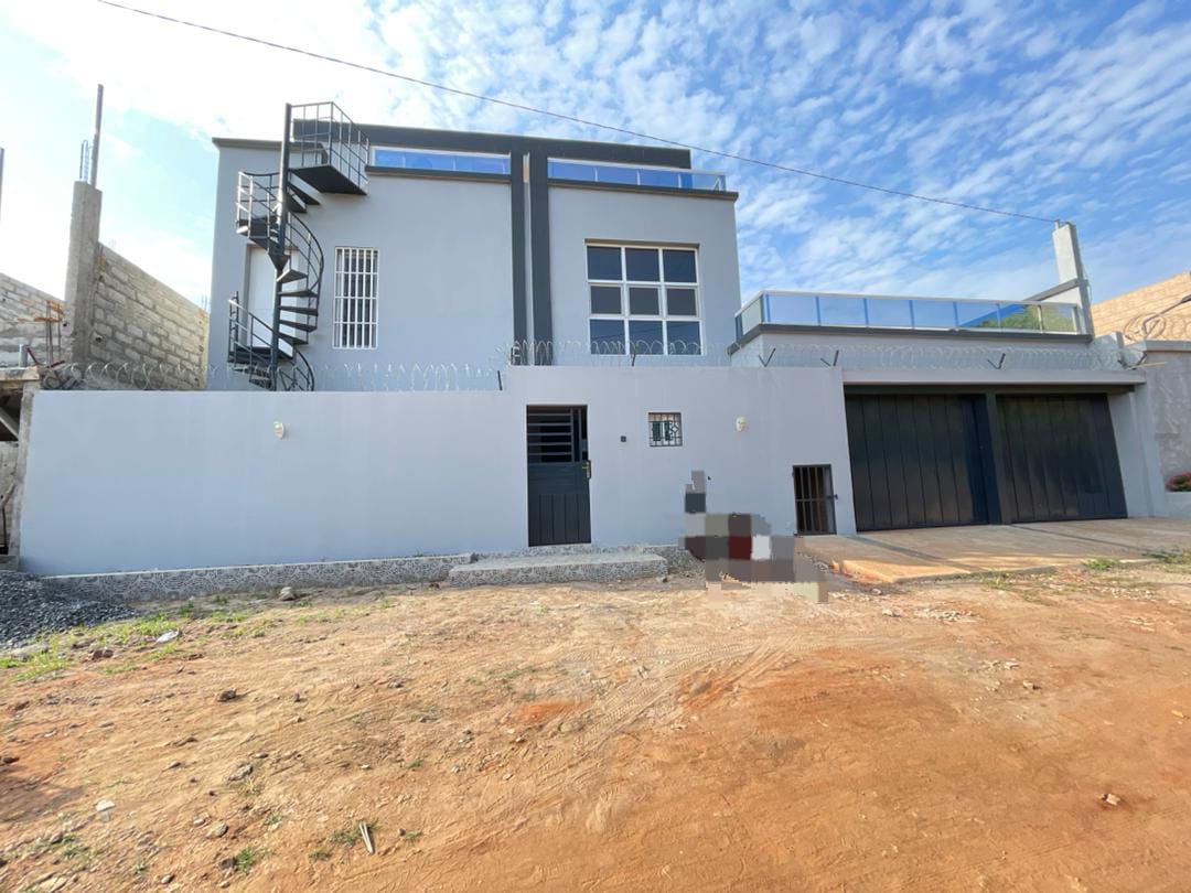 Villa duplex 4 chambres en vente à Avenou – 155 millions FCFA