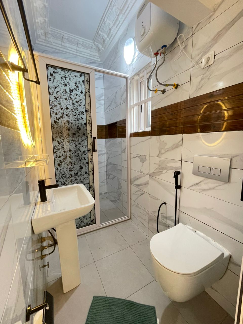 Location meublée d'une chambre salon moderne avec jardin à Aképé – 100000 FCFA/mois