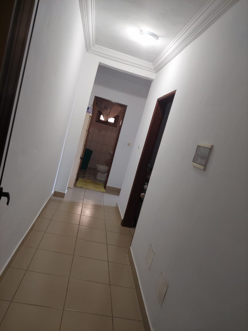 Villa avec 2 chambres salon et 2× chambre salon inachevés en vente à Cacaveli (Ecole Mariam) – 75 millions FCFA