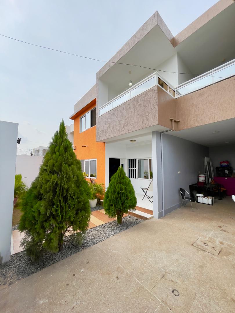 Villa duplex meublée 4 chambres à louer à Agoè Legbassito – 500 000 FCFA