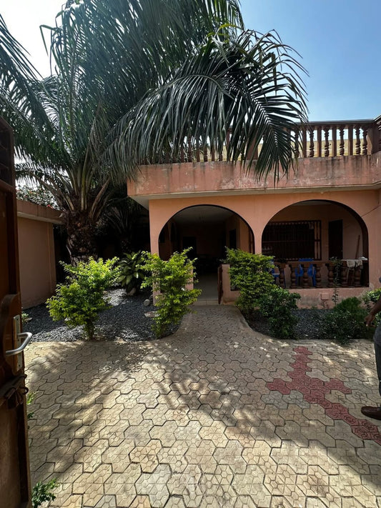 Villa 1 lot en vente à Adidoadin Totsi – 150 000 000 FCFA