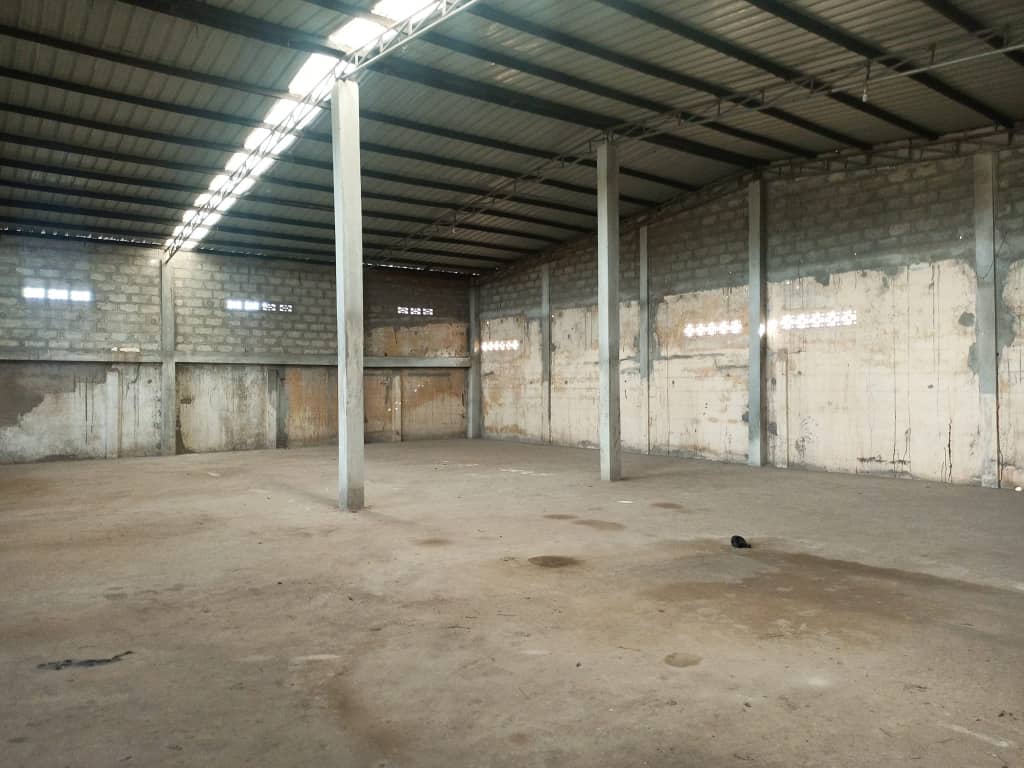 Entrepôt en vente à Agoè Fiovi – 95 000 000 FCFA