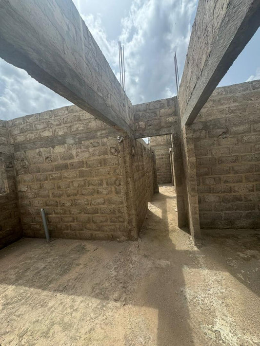 Maison inachevée 3 chambres en vente à Zanguera Akepedo avant péage – 18 millions FCFA