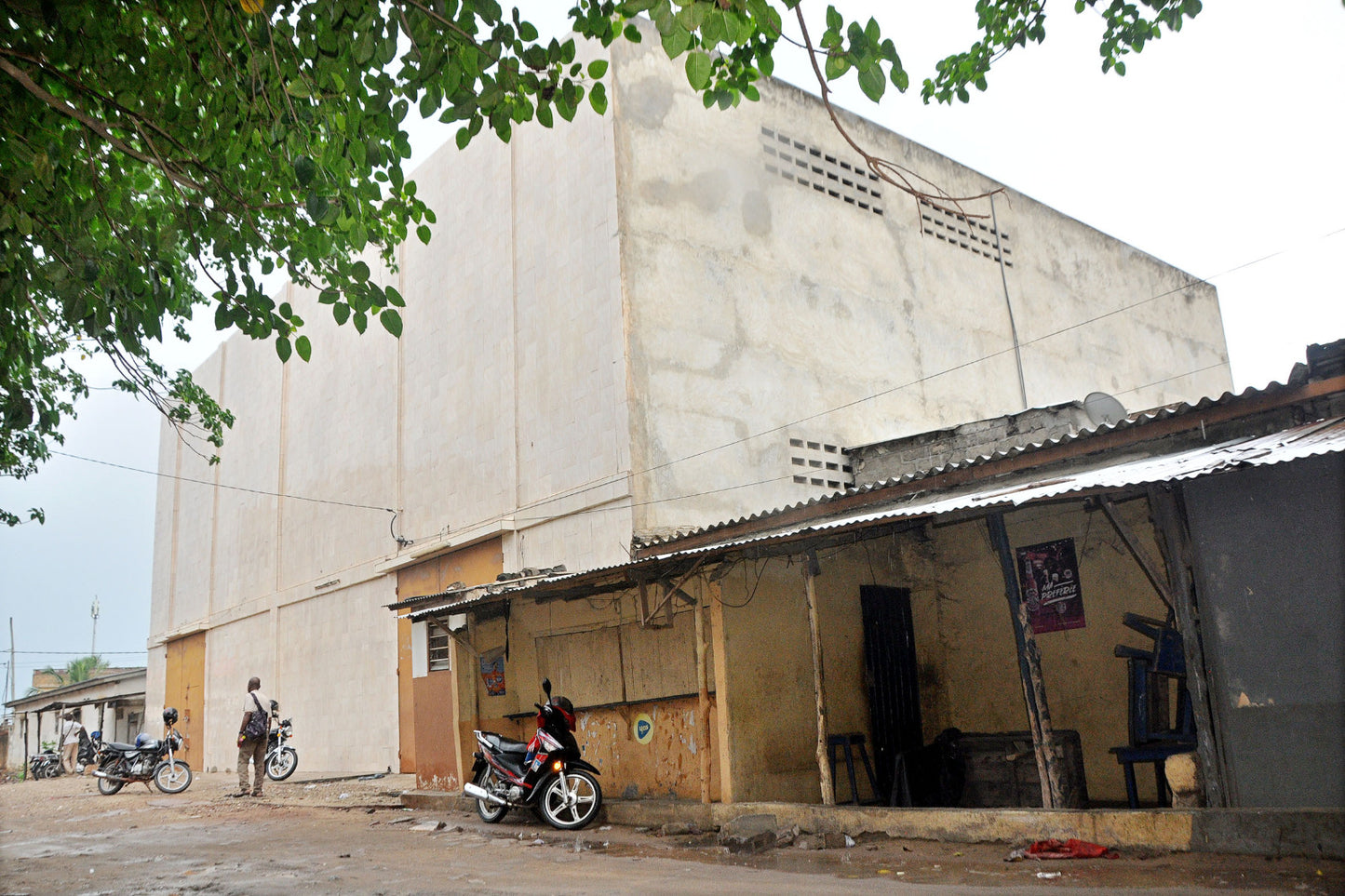 Magasin à vendre à Assigamé, rue de Locam – 250 millions FCFA