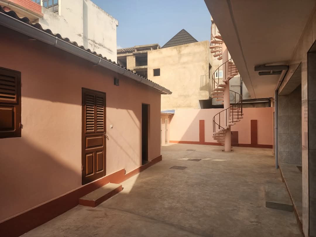 IMMEUBLE 7 PIÈCES À VENDRE À TOKOIN – 1 LOT | TITRE FONCIER