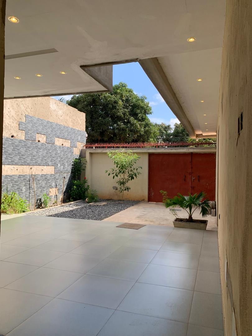 UNE VILLA À VENDRE À AGOÈ LÉGBASSITO OPÉRA