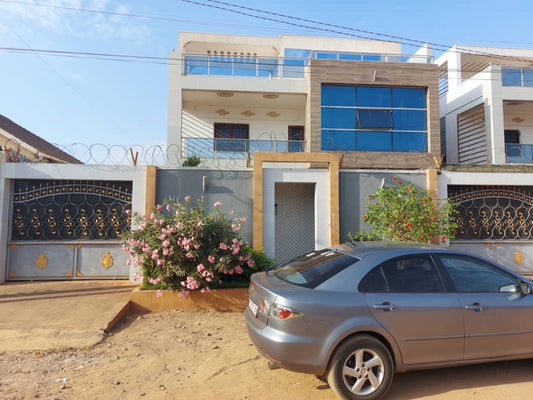 MAGNIFIQUE VILLA À VENDRE A AGOE CACAVELI ECOLE MARIAM - 6 PIÈCES