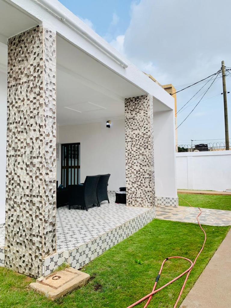 Villa meublée 3 chambres à louer à Agoè Fil O Parc – 500000 FCFA