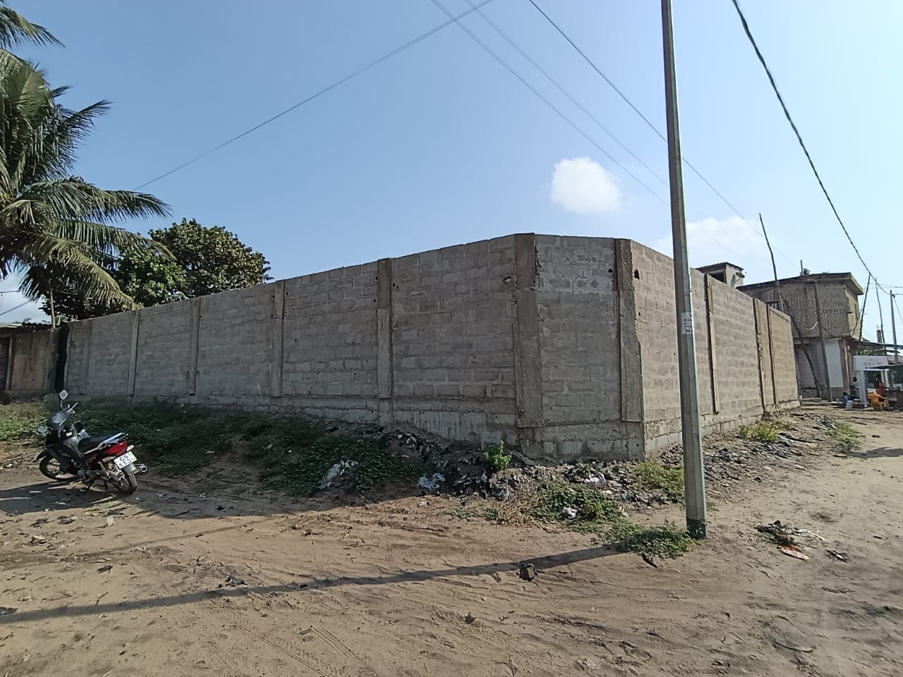Terrain 1/2 lot à vendre au Port à côté du TP3 – 35 millions FCFA