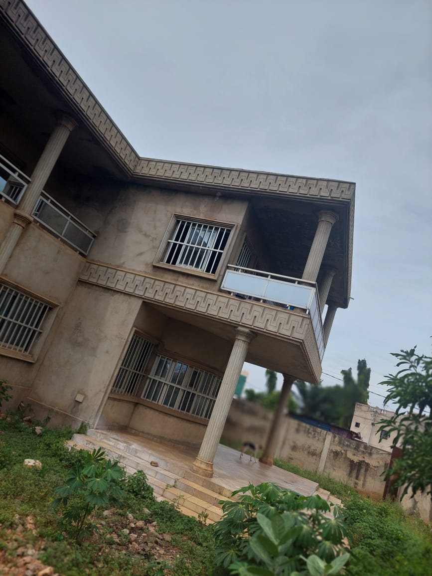 Grande maison duplex en vente à Adidoadin proche des pavés – 189 millions FCFA
