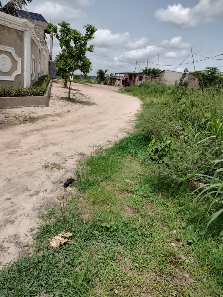 Maison 4 pièces en vente en angle de rue à Zanguera – 12 millions FCFA