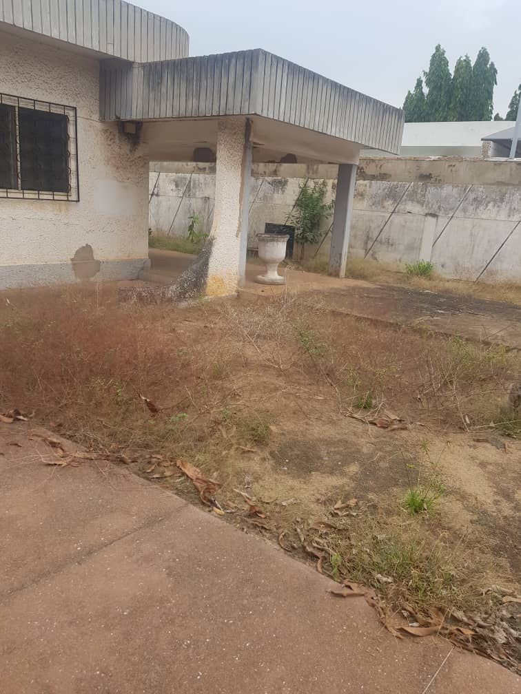 Villa 4 chambres à vendre à Caisse – 350 millions FCFA