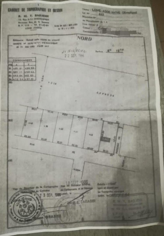 Terrain en vente bord du goudron à Agoè Demakpoè - 130 millions FCFA