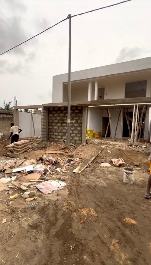 Villa duplex F4 R+1 en vente à Kpala Monou – 50 millions FCFA