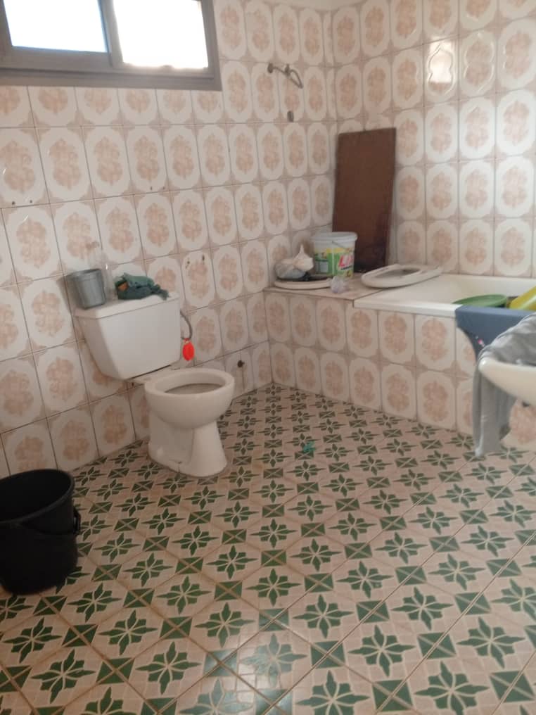 Villa duplex 5 chambres à vendre à Djidjolé – 120 millions FCFA