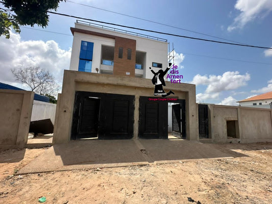 Villa duplex 3 chambres à louer à Agoè Sogbossito Somayaf - 300 000 FCFA