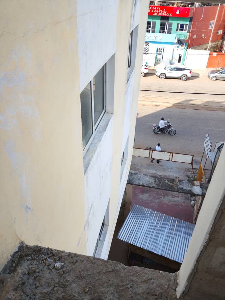 Immeuble à vendre à Totsi – 110 millions FCFA