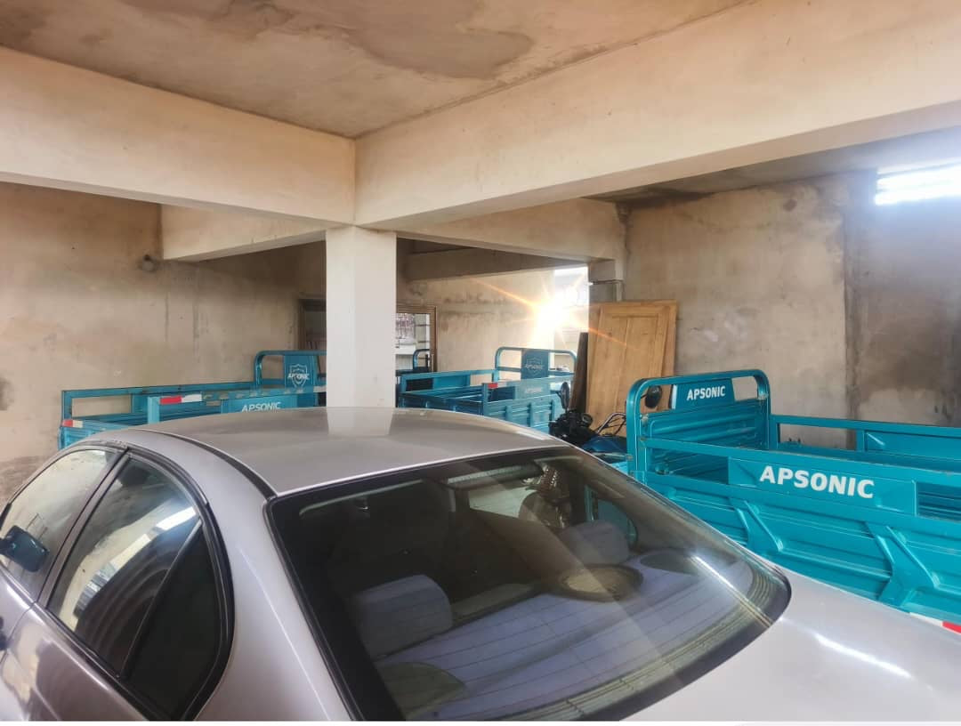 À VENDRE – Usine de pure water + villa 8 pièces à Adidogomé Sagbado | 1 lot | 300 m du goudron | 80 millions FCFA