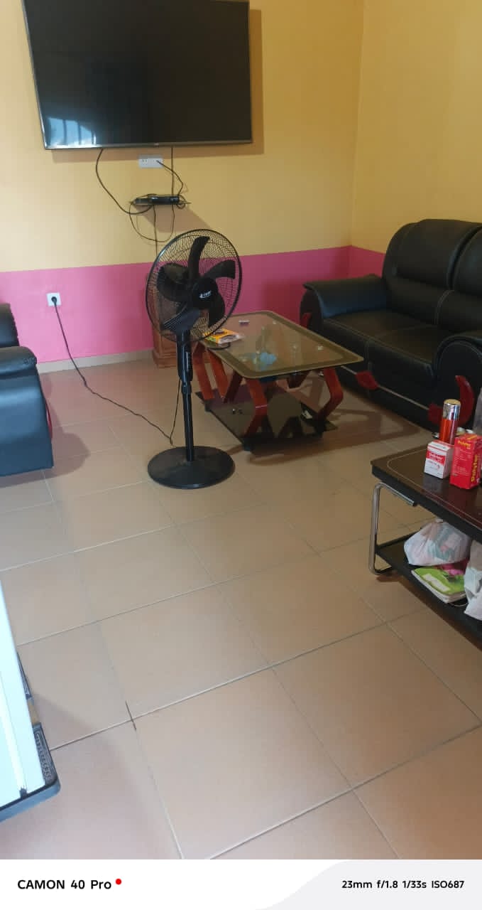 Maison avec boutique en vente à Légbassito Kognito – 13 millions FCFA