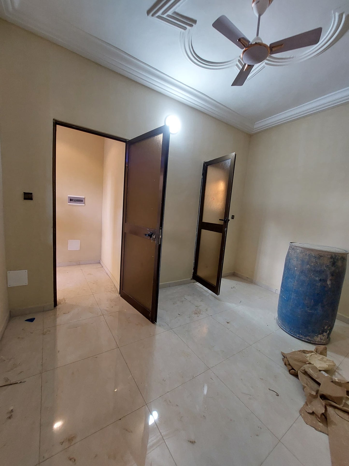 Grande chambre salon en location à Agoé Sogbossito – 70000 FCFA