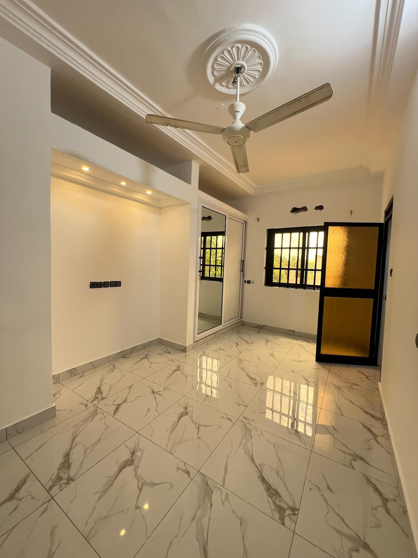 Appartement de 2 chambres à louer à Ségbé, 250m de la Pharmacie Ségbé – 130000 FCFA/mois