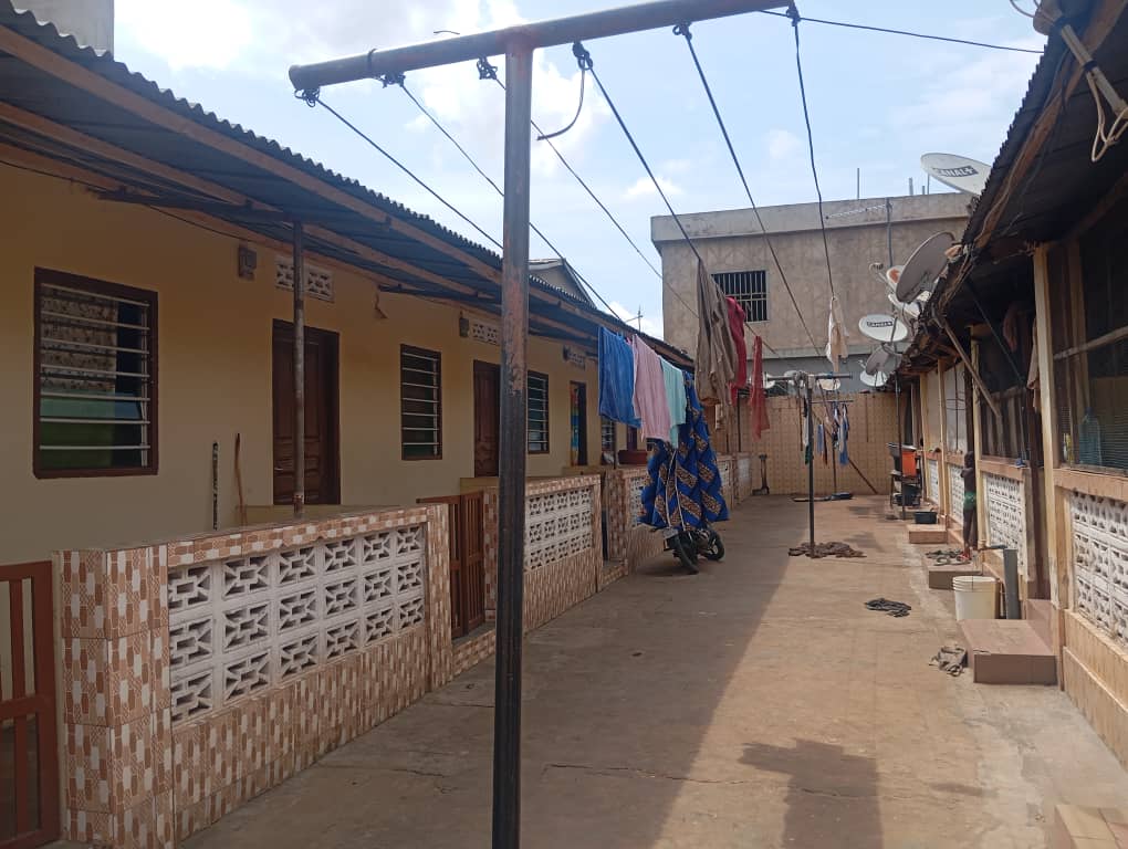 Maison de location 6 chambres en vente à Avédji – 57 millions FCFA