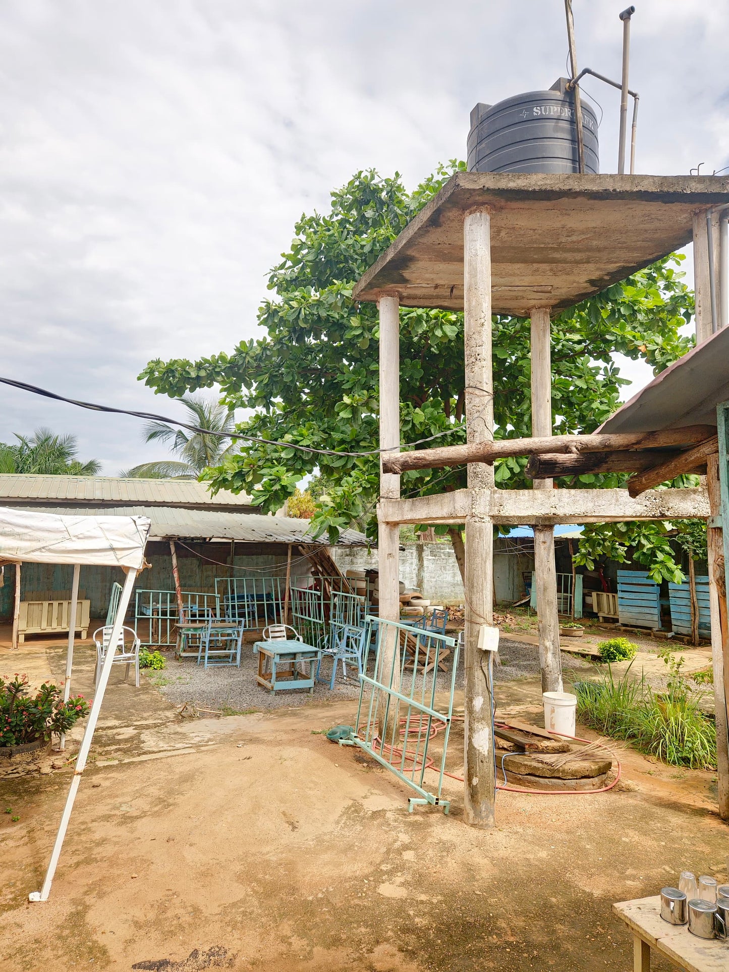 Auberge bar en vente sur 1 lot à Légbassito derrière La Poste – 45 millions FCFA