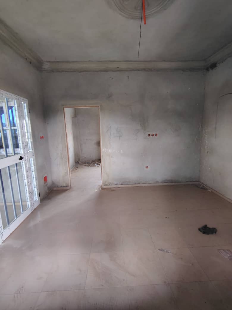 Villa inachevée 2 chambres sur 1/2 lot à Agoè Demakpoè – 20 millions FCFA