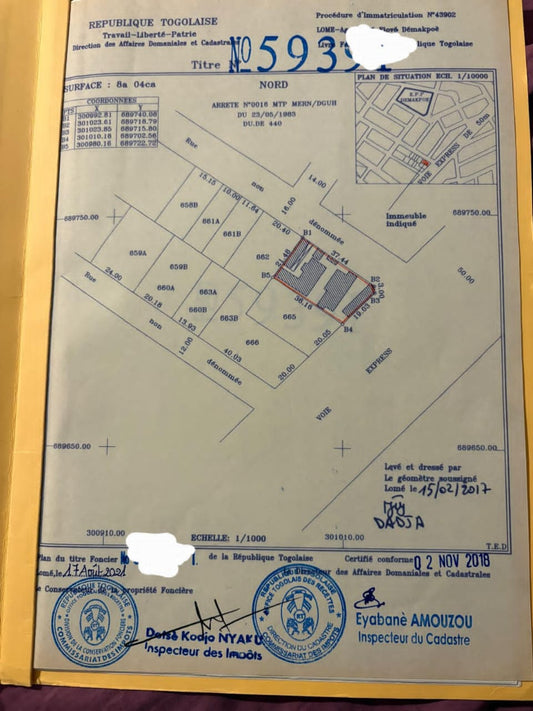 Terrain en vente au bord du goudron à Agoè Assiyéyé – 180 millions FCFA