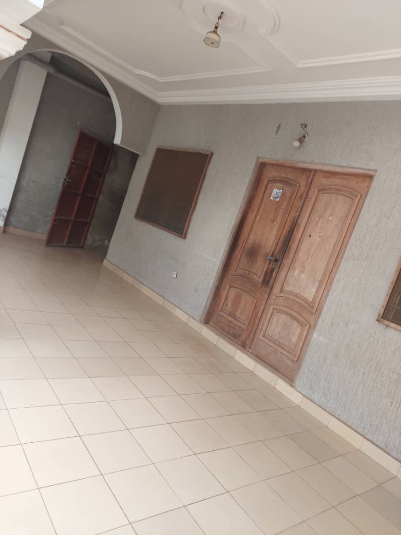 Villa duplex à vendre à Agoe La Source, bordure de goudron – 105 millions FCFA