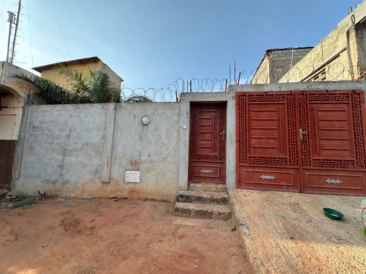 Terrain demi-lot à vendre avec titre foncier à Léo 2000 Telessou – 28 millions FCFA