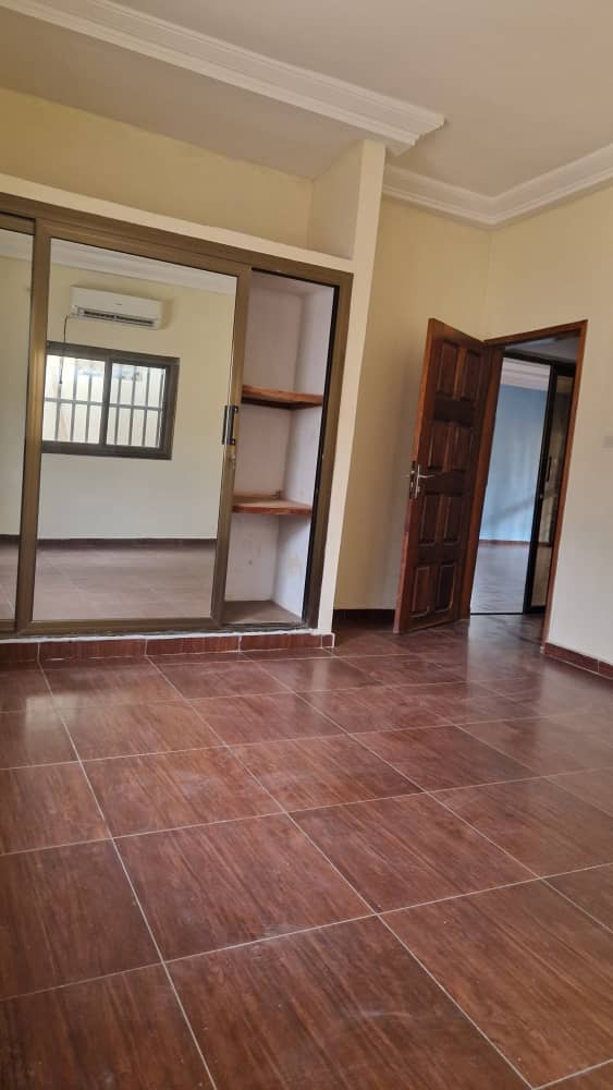 Appartement moderne 3 chambres en location à Adidogome Yokoe – 150 000 FCFA