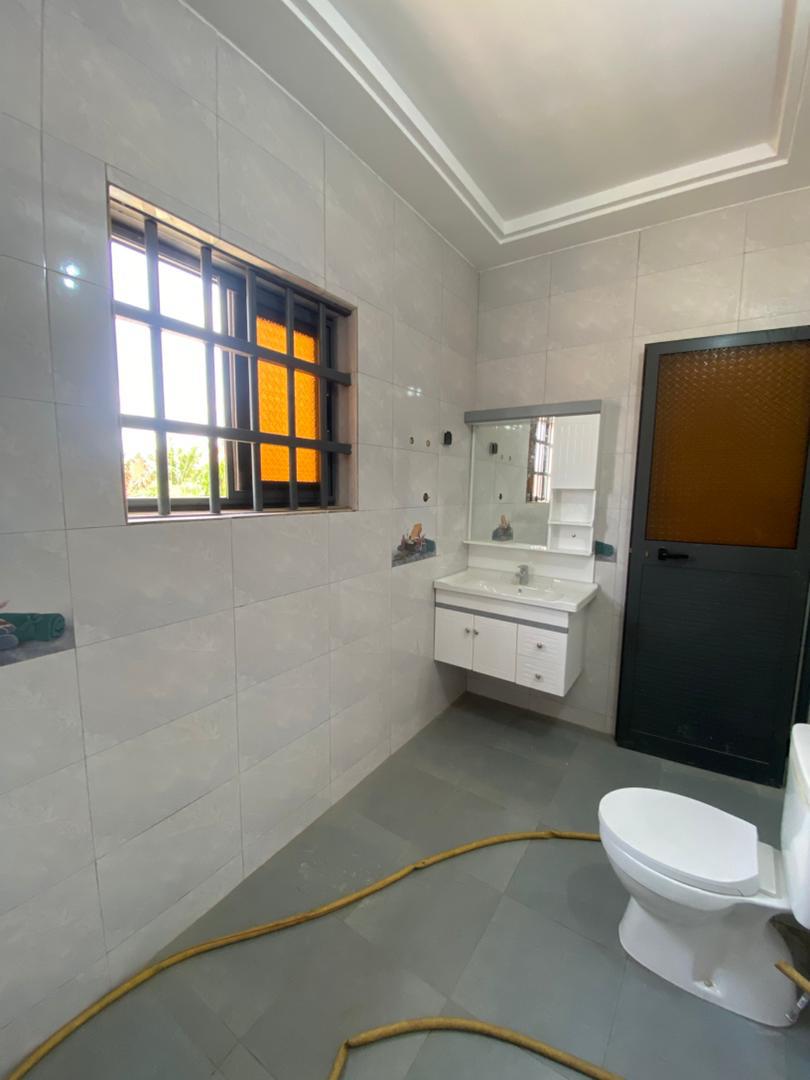 Villa duplex 5 chambres 2 salons en vente à Adidogomé logoté – 90 millions FCFA