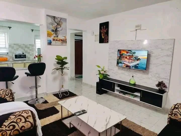 VILLA MEUBLÉE 3 PIÈCES À VENDRE À SÉGBÉ – 500M DU GOUDRON