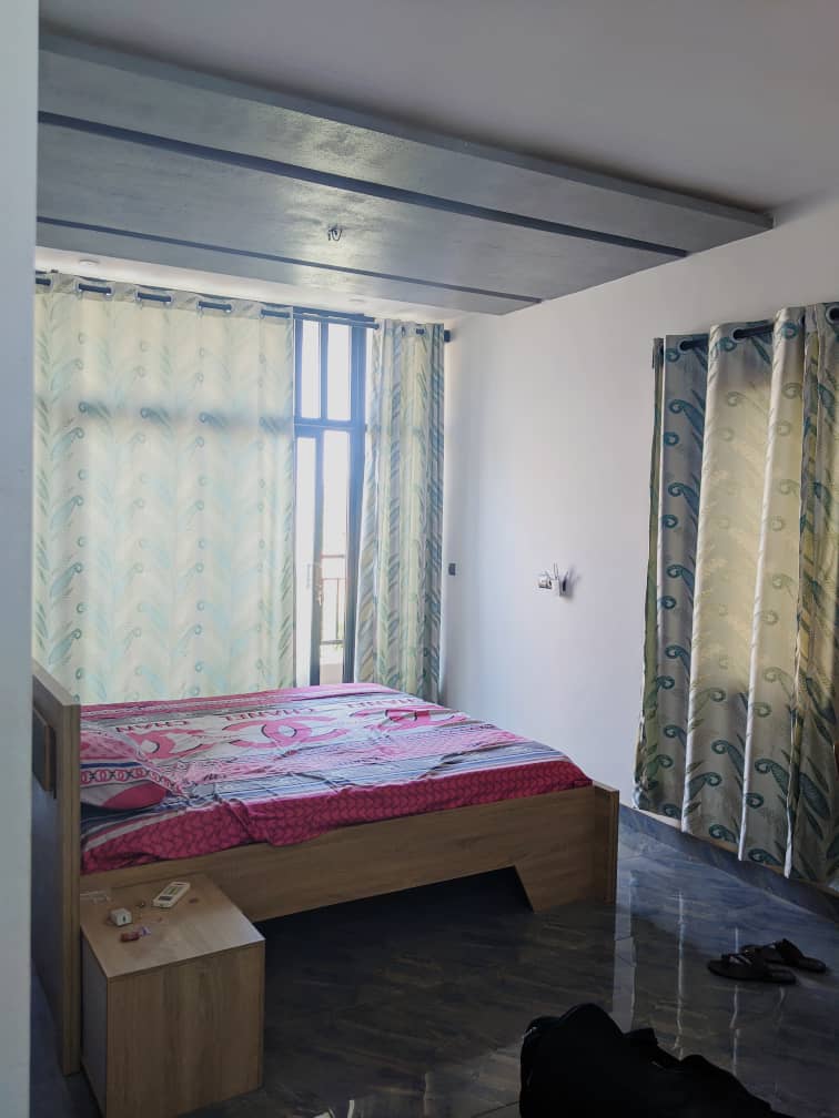 Villa duplex meublée à louer à Logopé – 500 000 FCFA