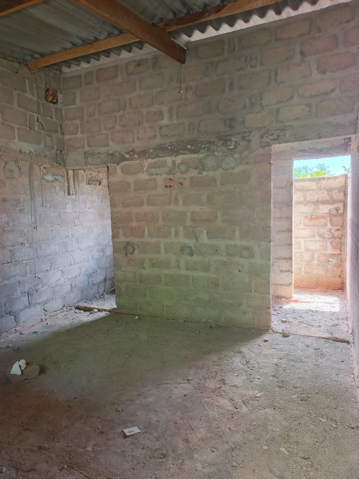 Maison inachevée de 6 pièces en vente à Akepedo avant péage d'Aképé – 14,5 millions FCFA