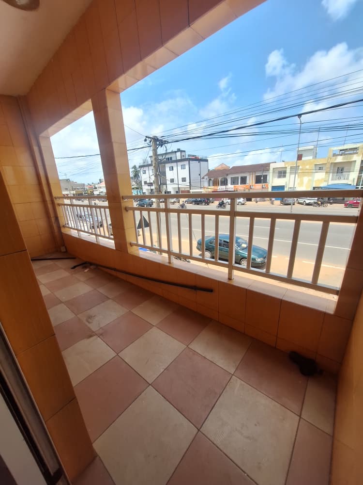 Bureau de 2 chambres + magasin à louer à Adidogomé Avenou – 130 000 FCFA