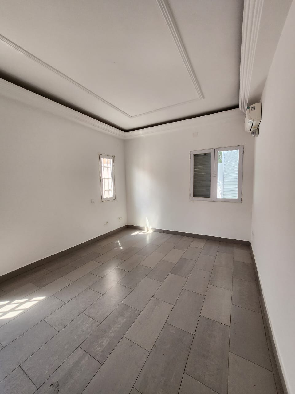 Villa triplex avec piscine à louer à Kodjoviakopé – 1 300 000 FCFA par mois