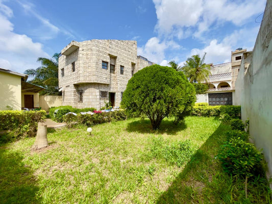 Villa duplex 5 chambres en vente à Adidogomé Avé Maria - 75 millions FCFA