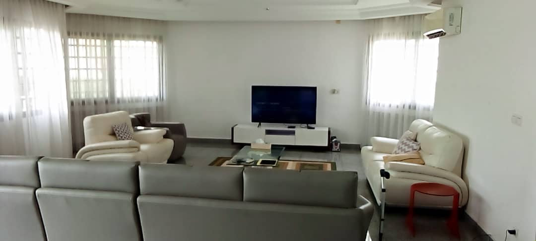 UNE VILLA DE 9 PIÈCES À VENDRE DANS LA CAISSE (RÉSIDENCE DU BÉNIN)