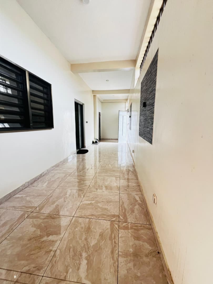 Villa duplex meublée 4 chambres en vente à Cité Mokpokpo, Lomé – 285 millions FCFA