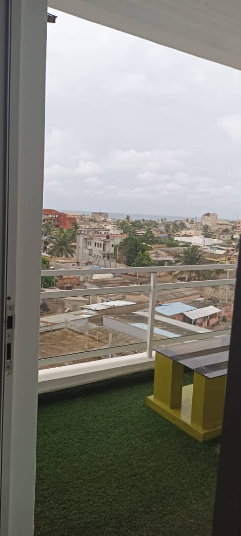 Appartement meublé de 2 chambres salon à louer à Kodjoviakopé – 500 000 FCFA/mois
