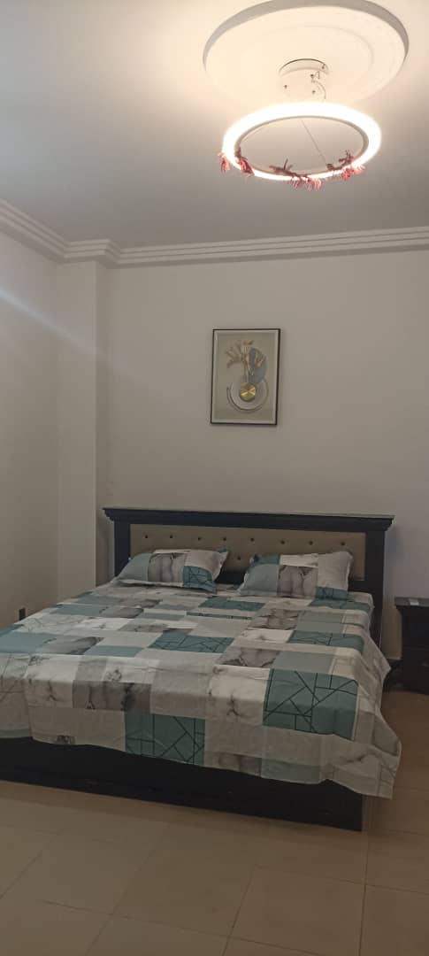 Appartement meublé de 2 chambres salon à louer à Kodjoviakopé – 500 000 FCFA/mois