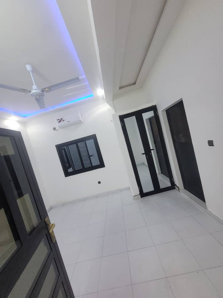 Immeuble commercial à louer à Kégué – 4 000 000 FCFA par mois