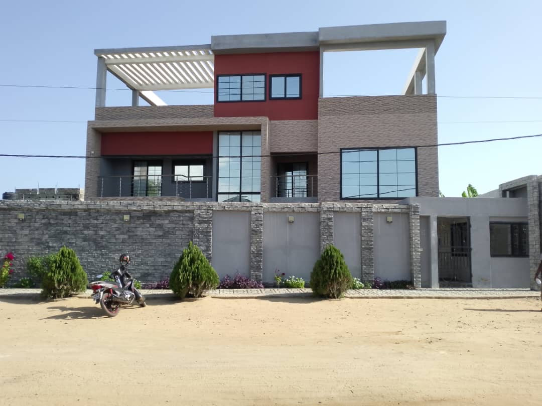 VILLA 9 PIÈCES À VENDRE À KPOGAN AGBETIKO – TITRE FONCIER