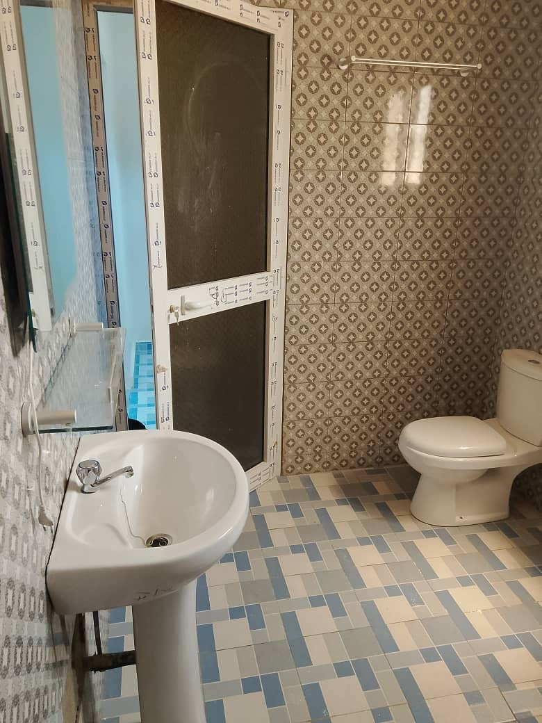 UNE VILLA À VENDRE ET EN LOCATION À ADÉTIKOPÉ - 04 CHAMBRES, 01 SALON, 01 CUISINE