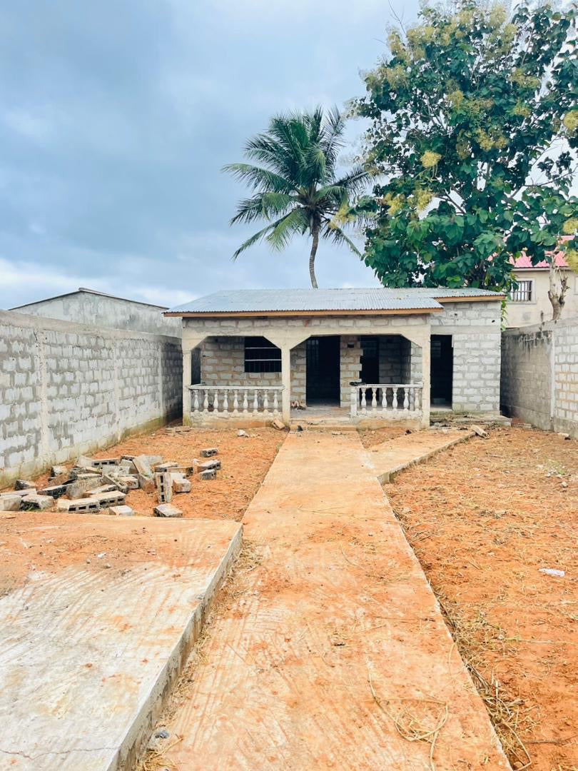 VENTE EXPRESS DE TERRAIN CLÔTURÉ À ZANGUÉRA