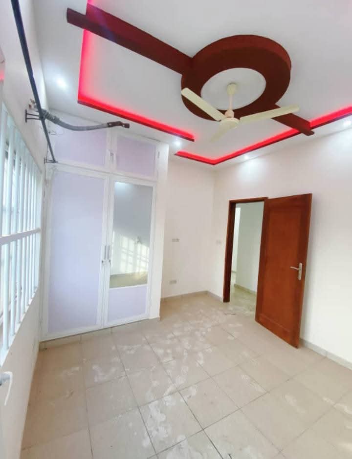 VILLA DUPLEX À VENDRE À AGOÈ – 6 CHAMBRES, 2 SALONS – 55 MILLIONS (FRAIS INCLUS)